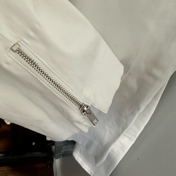 Cache - Picture 3 of 6